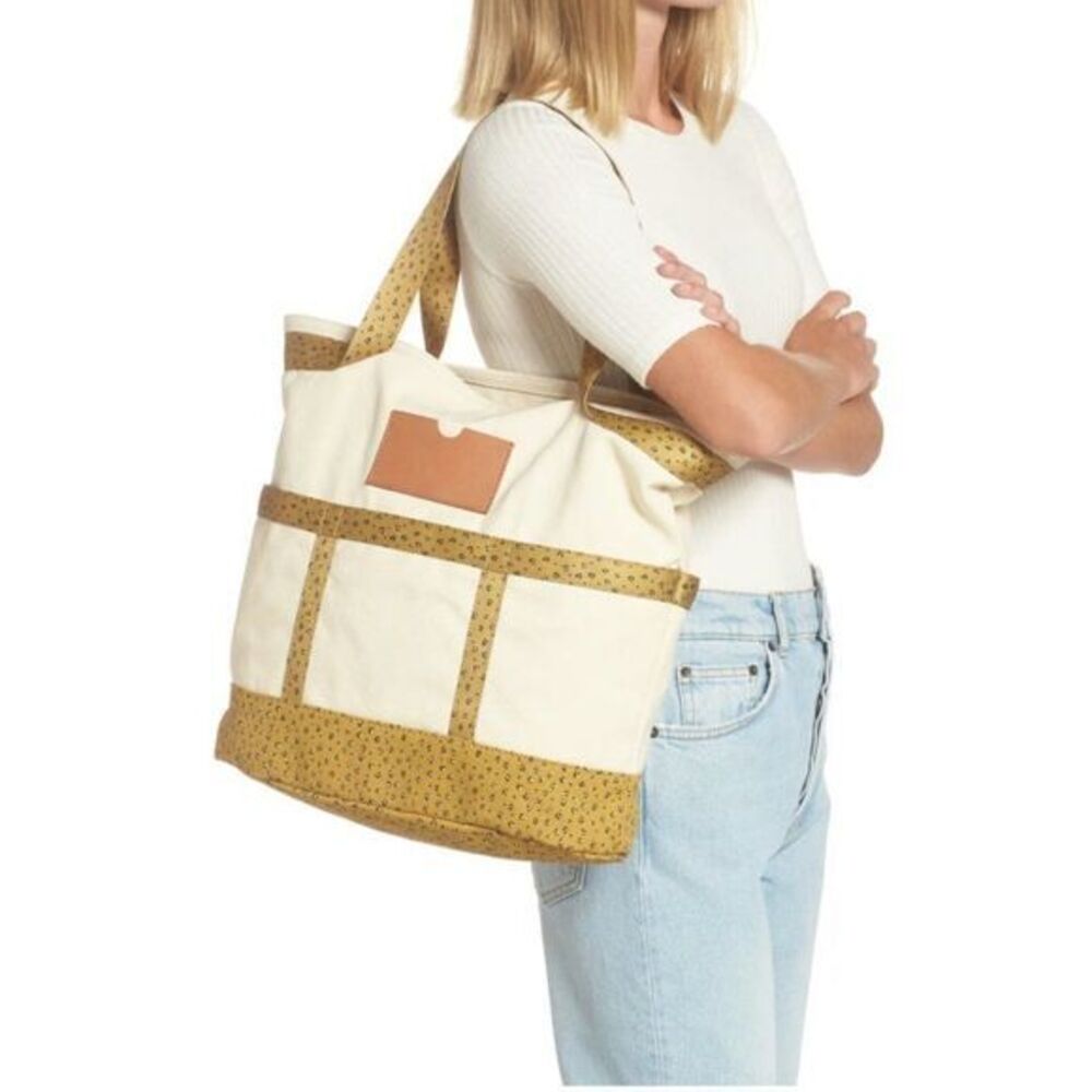 Madewell Canvas Camden Tote Bag in Mini Leopard - Picture 3 of 16
